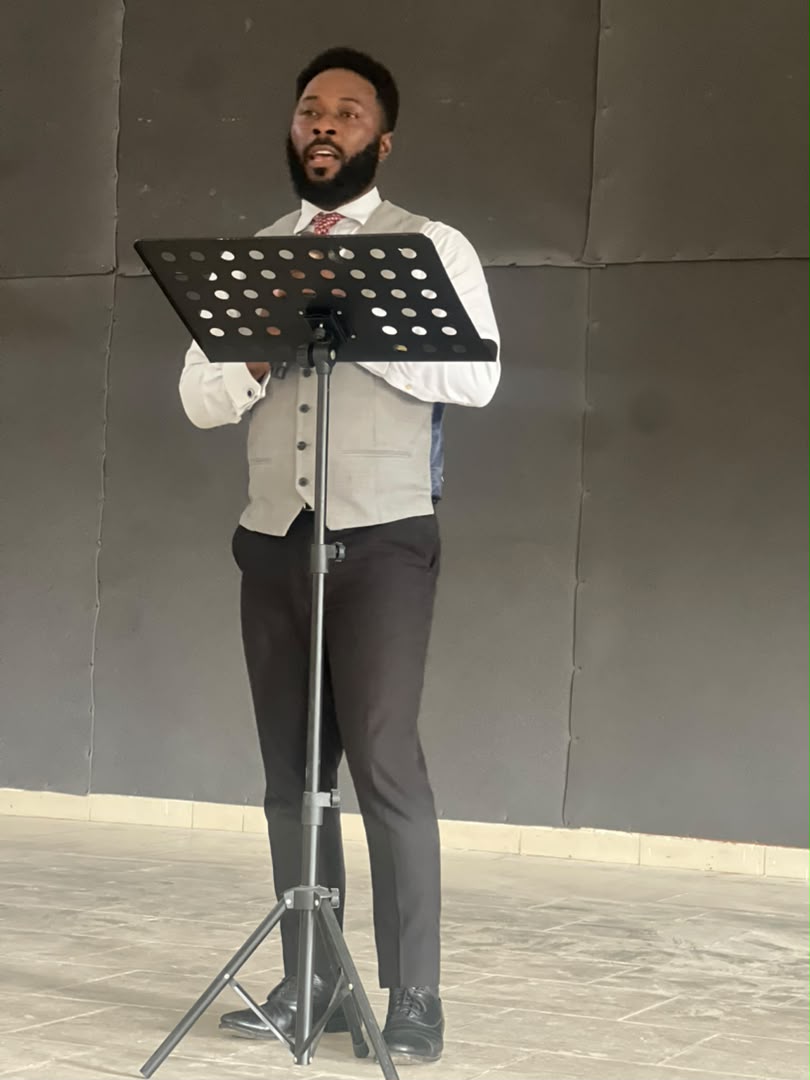 A worker teaching from the stand at WordHouse, Eket